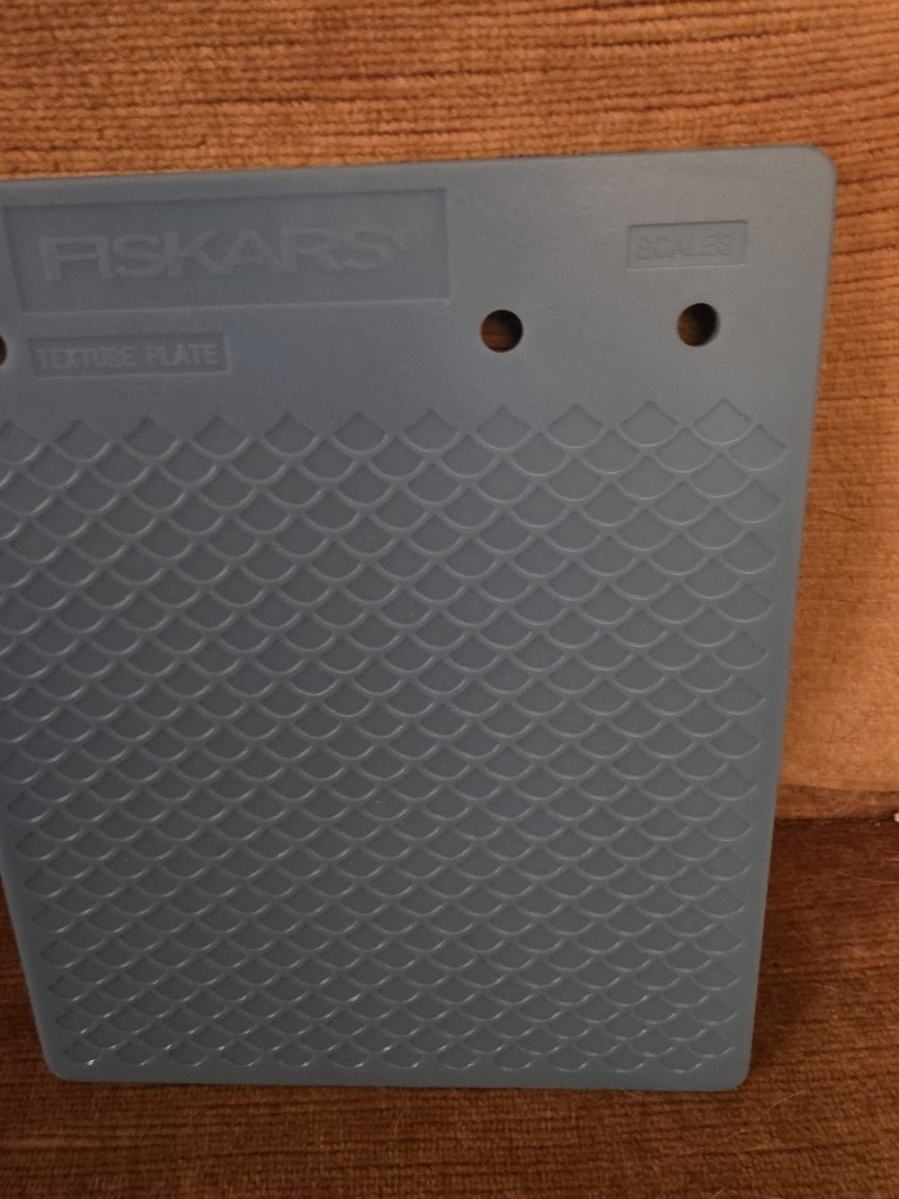 Fiskars- Blue Texture Plate